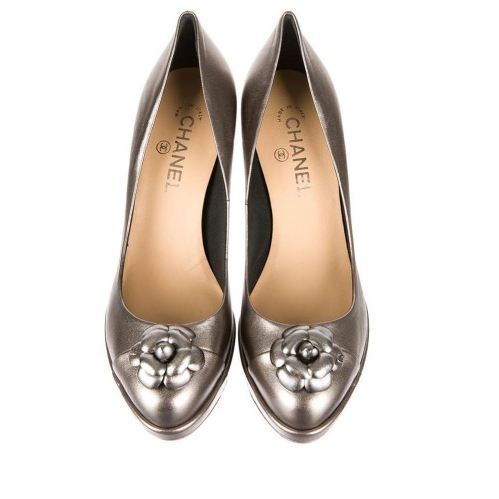 CHANEL 11A Silver Camellia Pumps - Picture 2 of 6